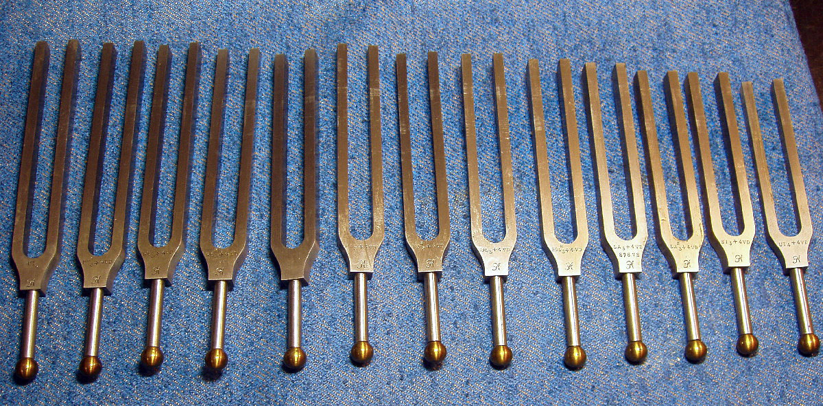 Tuning fork. Камертон Tuning fork. Джон Шор Камертон. Градуированный Камертон 128 Гц. Камертон старинный.